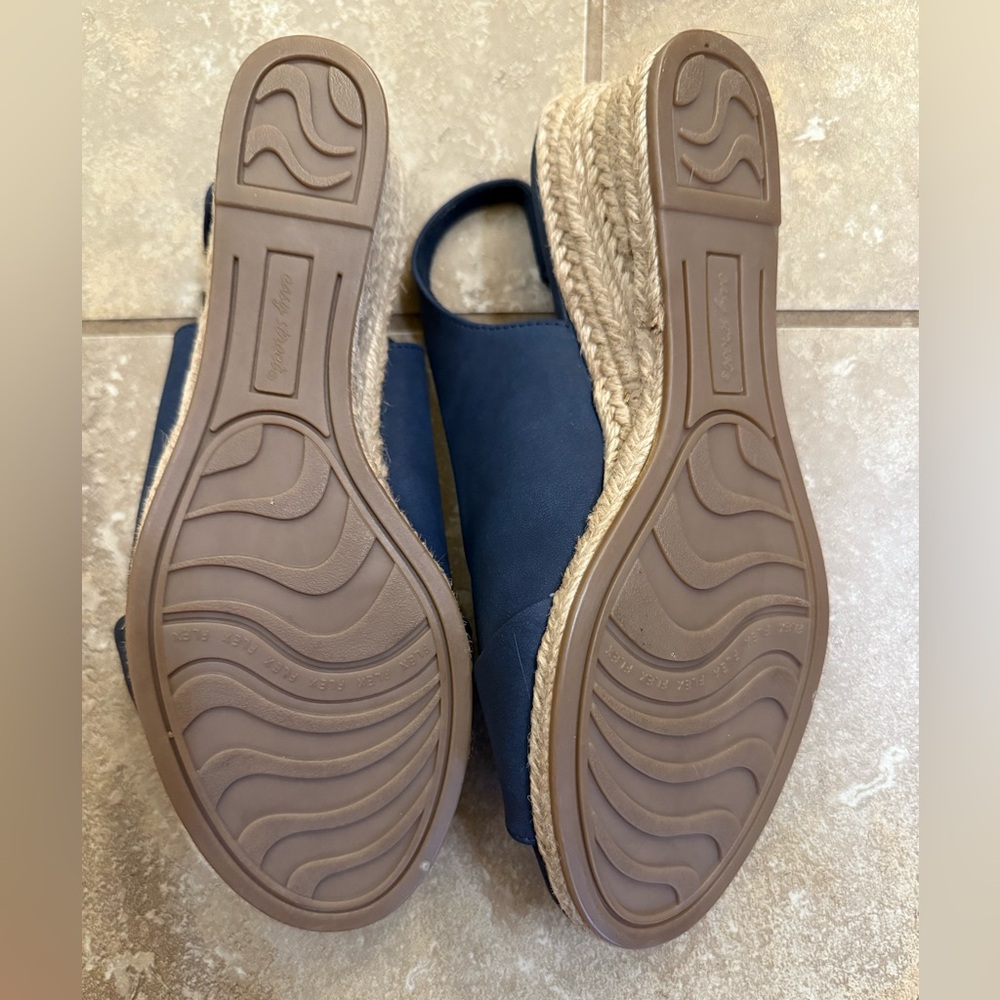 Easy Street Devlin Espadrille Wedge Sandal Size 8 in Blue - Picture 9 of 11
